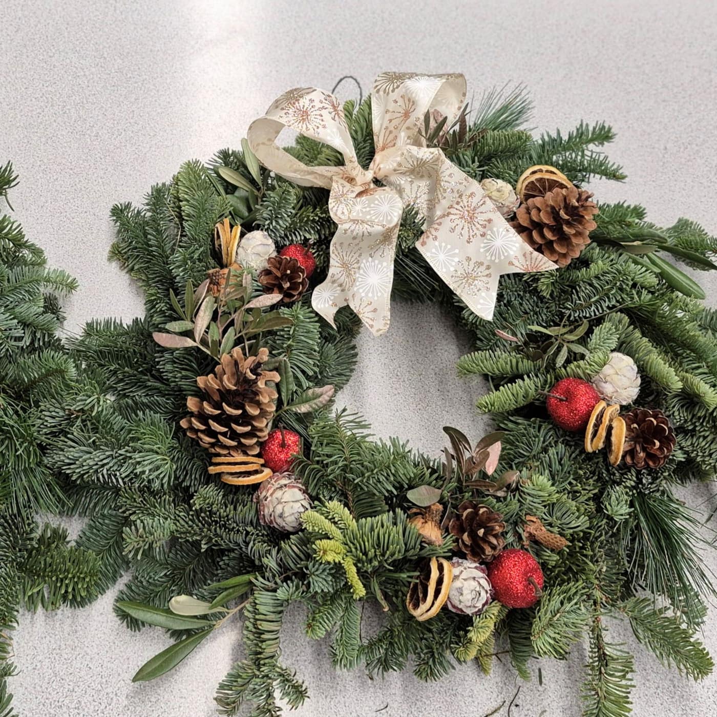 NOV Festive Deluxe Wreath (afternoon)