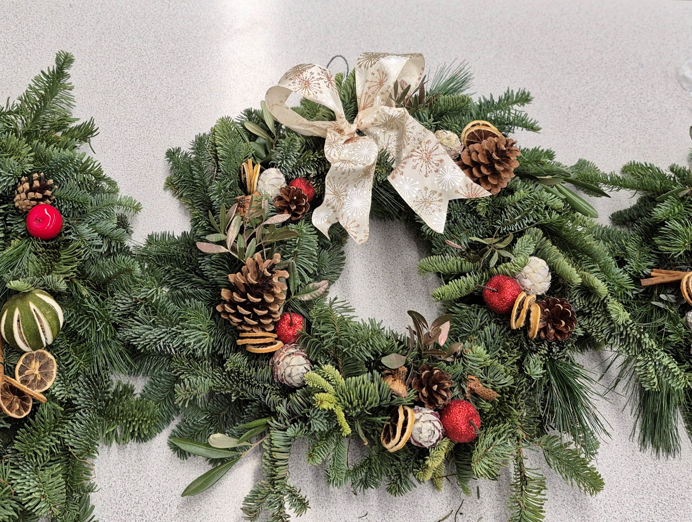 NOV Festive Deluxe Wreath (morning)